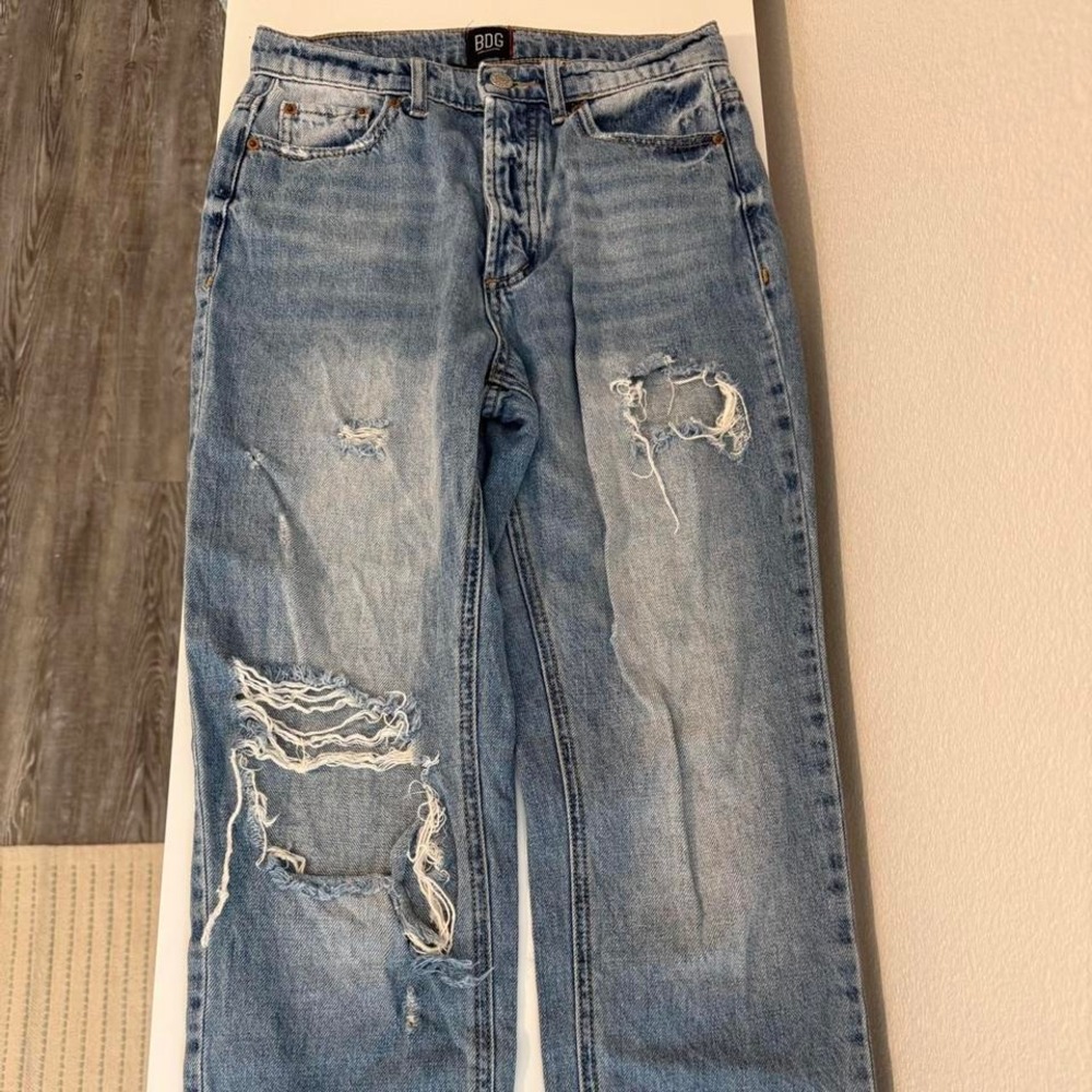 BDG distressed jeans size 25